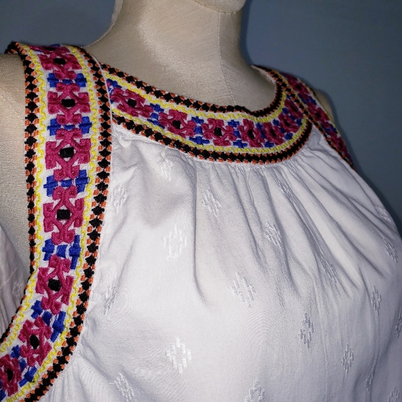 Old Navy white with embroidery dress size xs - Picture 5 of 6